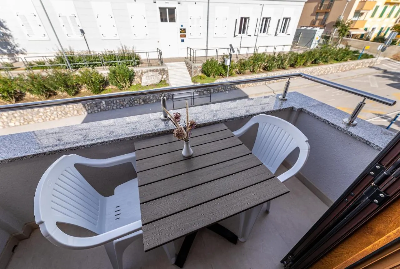Apartments Crnekovic III Baska  Baska (Krk)