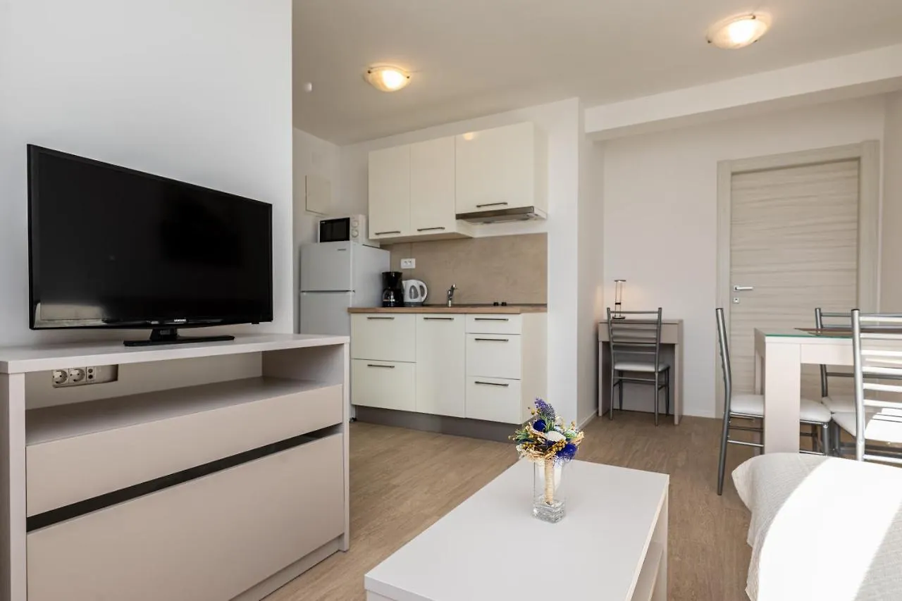Apartments Crnekovic III Baška 0*,