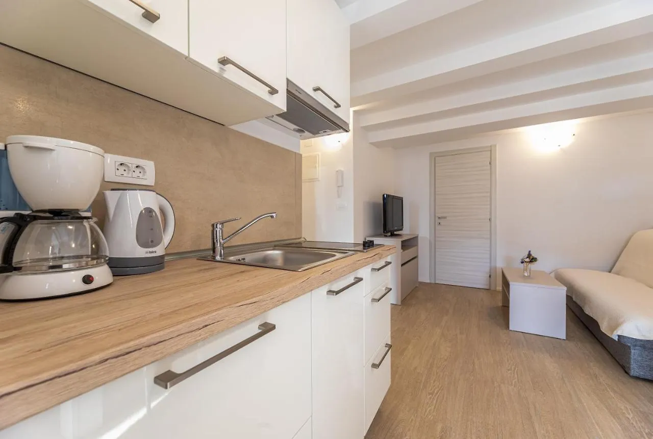 Apartments Crnekovic III Baska  0*, Baska (Krk) Croatia