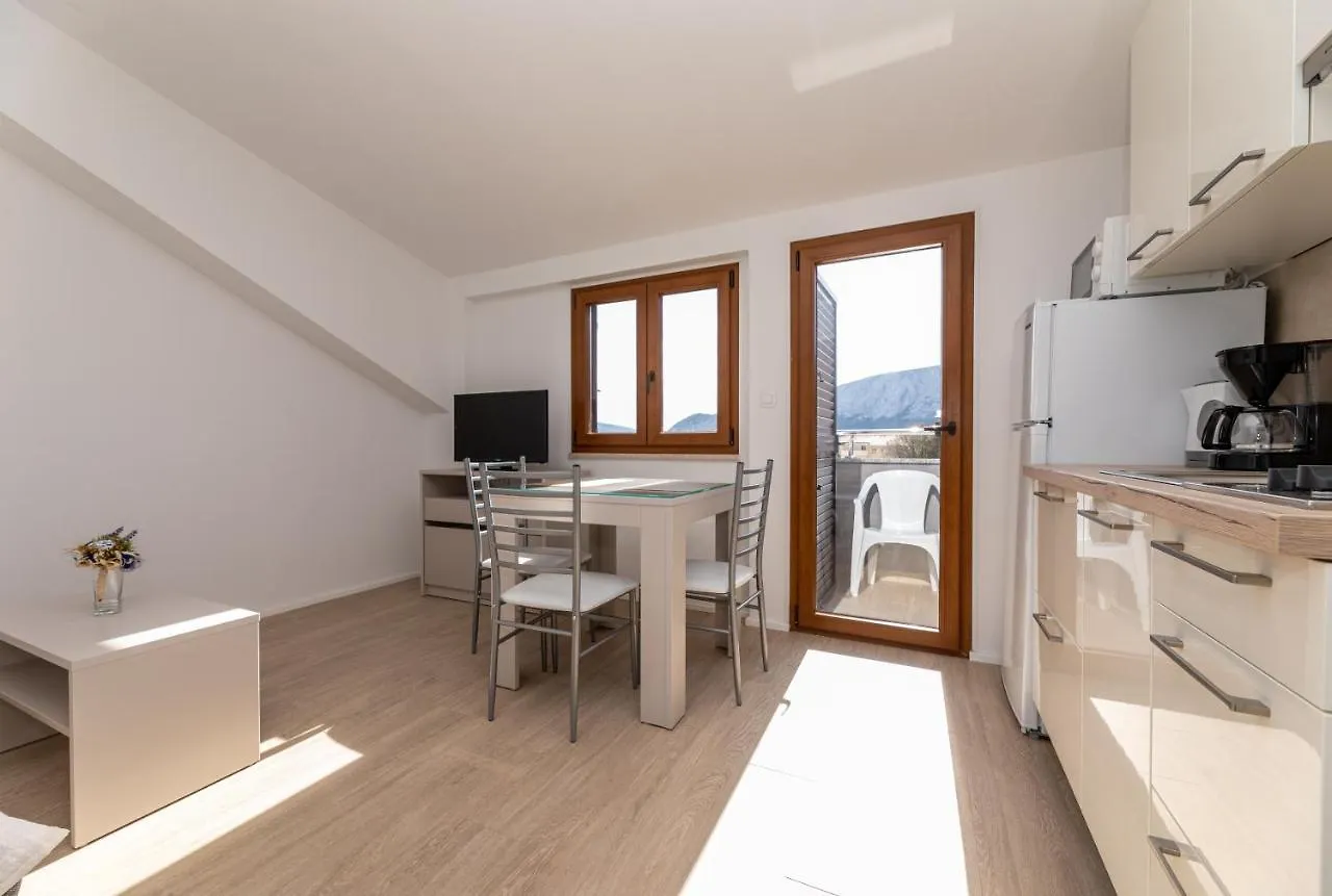 Apartments Crnekovic III Baska  0*, Baska (Krk) Croatia